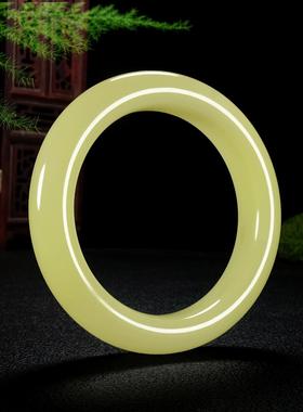 鸡油黄玉镯子饰品配饰礼物女款