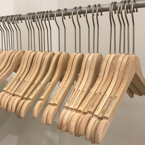 无漆实木服装店衣架童装女装环保原木色木头衣挂家用衣服裤夹刻字 - 图1