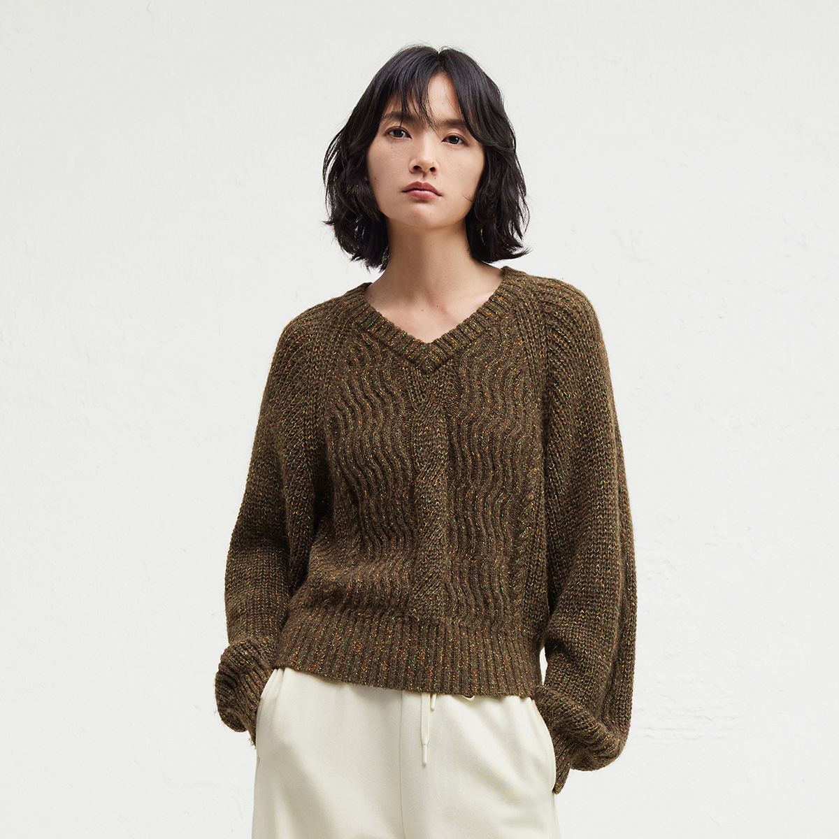 【羊毛】播商场同款V领针织衫女24秋冬慵懒风气质毛衣BDR4SD3895 - 图2