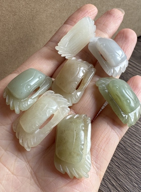 老库存纯手工苏工近一二十年天然和田玉螃蟹挂件配饰随机发单个