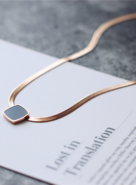 保色金优雅黑色方形女钛钢蛇骨链