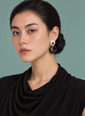 意式轻奢22K镀金复古贝母耳环女