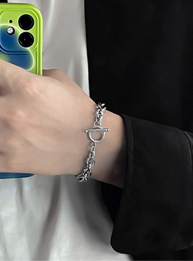 手链男潮ins小众设计男款冷淡风男生装饰配饰简约钛钢男士手饰女