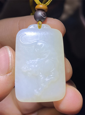 小石头和田白玉下山虎挂件