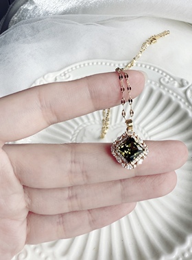 石榴冰酒2025年新款复古小众设计高级感简约红锆石项链轻