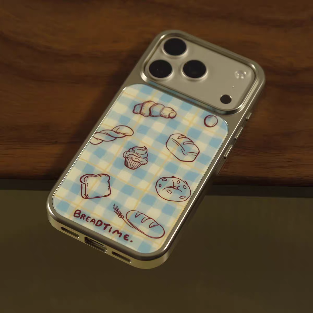 ins小众蓝色面包插画电镀银边适用苹果iPhone17promax手机壳16pro小米14Pro保护套华为mate60P70三星S23软壳,淘宝优惠券,粉丝福利购,淘宝优惠卷