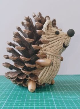 松果刺猬幼儿园儿童手工diy材料包成品环创树枝摆件吊饰自然手工