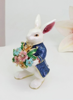珐琅彩捧花兔摆件轻奢桌面装饰求婚戒指首饰盒家居饰品生日礼物