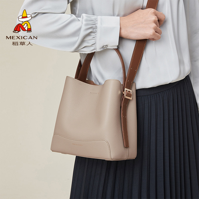 稻草人女士今年流行高级感水桶包 稻草人箱包女士包袋