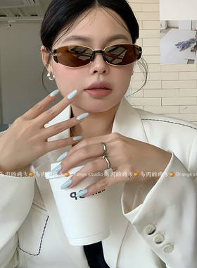 复古摩登小棕镜茶色窄框女款墨镜2025新款金属方圆脸显瘦太阳眼镜