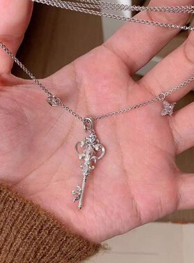 吊坠高级感女轻奢钥匙鸢尾花同款