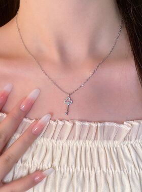 镂空三叶草不锈钢项链钥匙轻奢