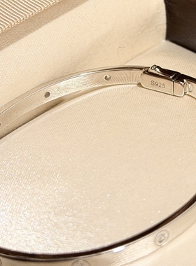 设计师s925纯银 窄版十二钻光面手镯按压扣通体纯银镯子经典感