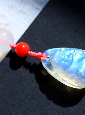顺风顺水——玻璃体蓝月光佛佛配红碧玺+金扫帚包挂（或手机链）