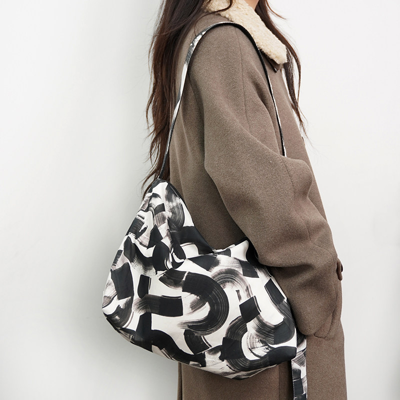 liberty印花斜挎包蛇年限定高级感可调节肩带款腋下包通勤单肩包,淘宝优惠券,粉丝福利购,淘宝优惠卷