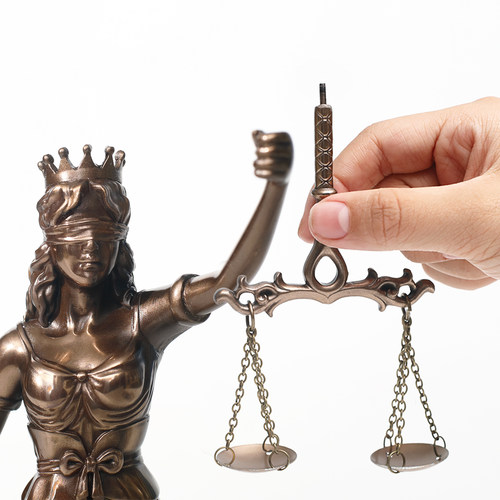 仿铜司法公平公正正义女神忒弥斯雕塑雕像律师办公室法律天平摆件 - 图0