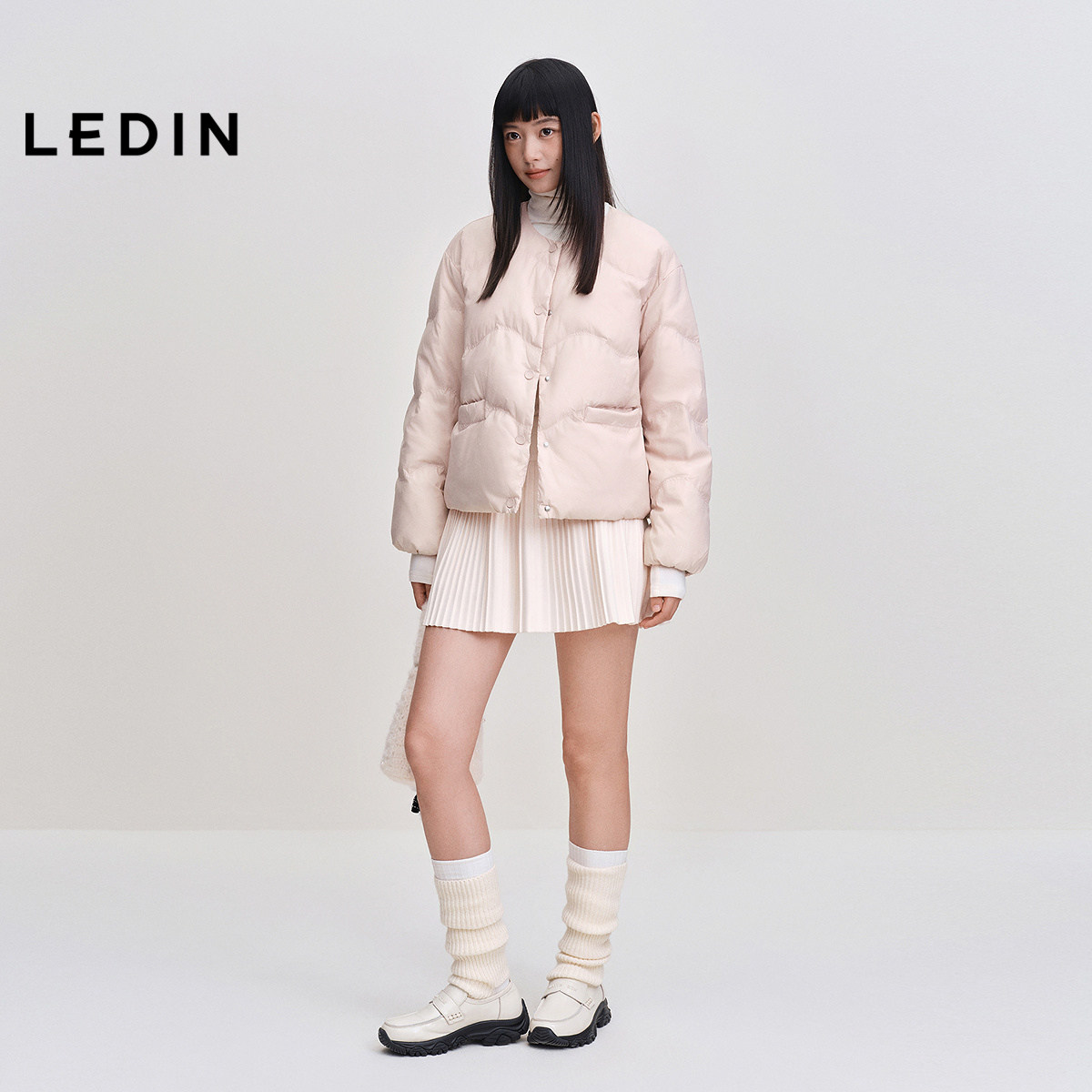 [预]乐町无领宽松轻薄羽绒服女装冬季短款简约好穿圆领羽绒保暖外