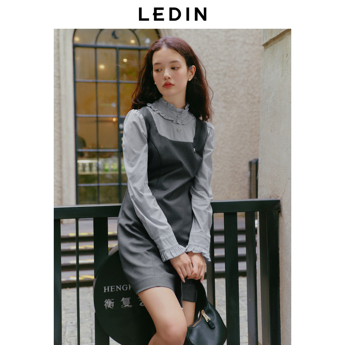 乐町miu系假两件长袖连衣裙秋新款格雷系学院风花边半高领连衣裙