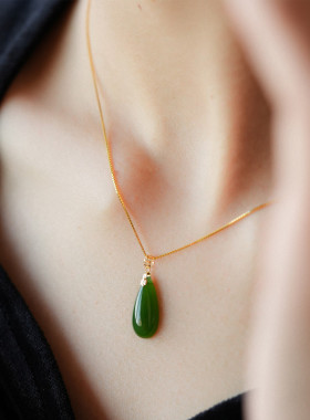 天然和田玉碧玉17*8mm水滴吊坠女款搭配18K金玉石项链轻奢小众款