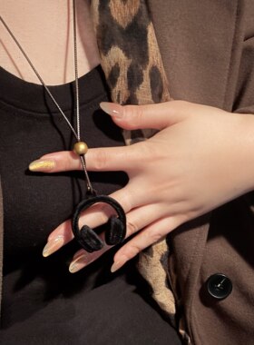 复古红色植绒耳机吊坠项链女