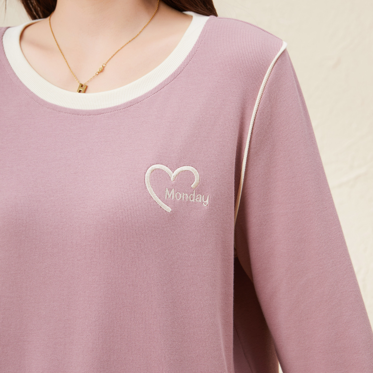 采多宝大码女装圆领撞色绣花上衣胖mm2025秋季新款梨型长袖t恤,淘宝优惠券,粉丝福利购,淘宝优惠卷