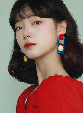 西迟树脂女小海狸耳环