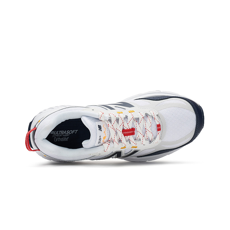  New Balance跑步鞋
