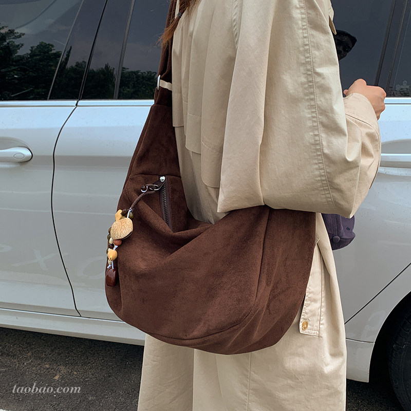 松弛感复古麂皮绒包包女2025秋冬新款通勤单肩包休闲大容量斜挎包,淘宝优惠券,粉丝福利购,淘宝优惠卷