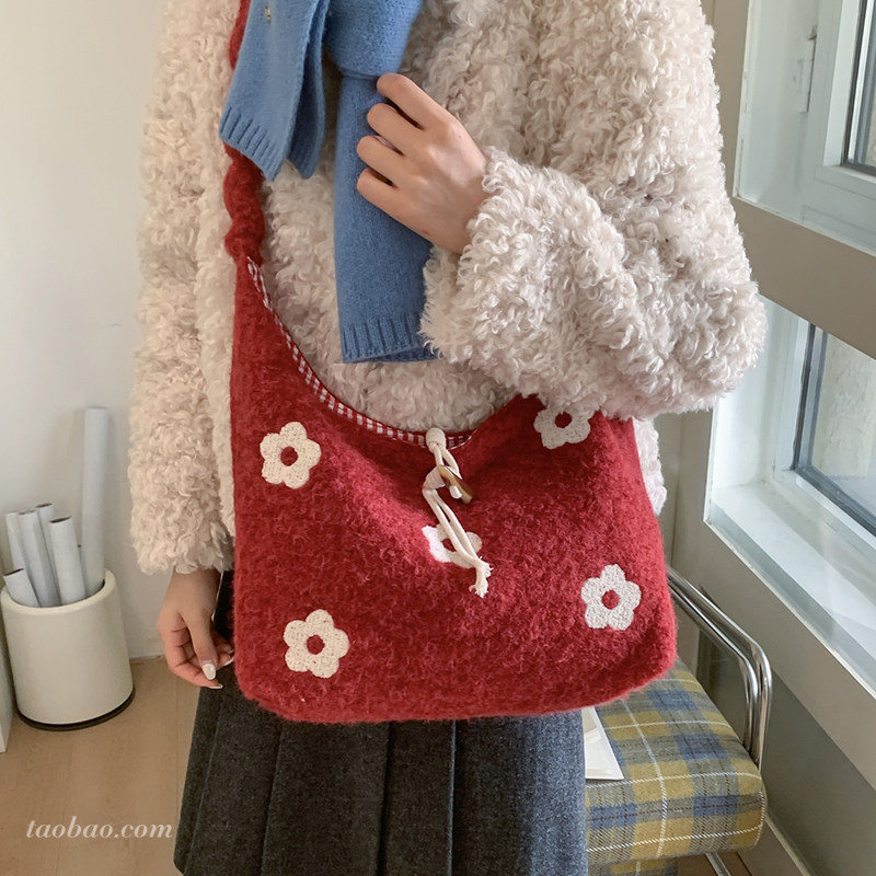 松弛感毛呢包包女2025新款休闲大容量斜挎包秋冬季毛绒单肩水桶包,淘宝优惠券,粉丝福利购,淘宝优惠卷