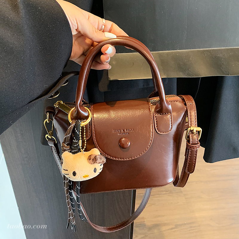 精致超火小包包女2025新款高级感复古百搭斜挎包爆款手提包小拎包 - 图1