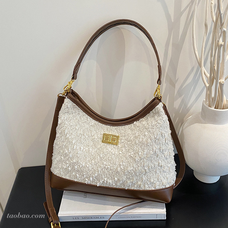 超火小众毛呢包包女2025秋冬季新款百搭斜挎包时尚通勤单肩腋下包,淘宝优惠券,粉丝福利购,淘宝优惠卷