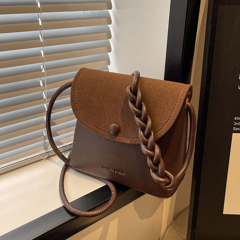 秋冬复古磨砂斜挎小包包女2025新款上班通勤手机包编织肩带水桶包,淘宝优惠券,粉丝福利购,淘宝优惠卷