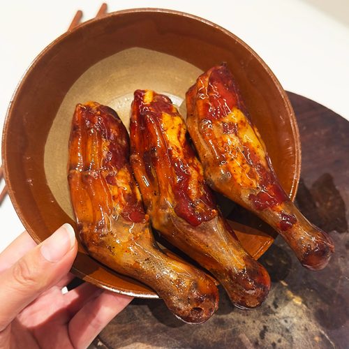 鸭掌香肠四川特产鸭脚板腊肠风干烟熏鸭爪鸭掌包肉麻辣川味500g - 图1