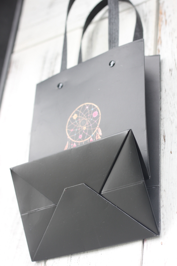 威海市环翠区竹岛大街展开“非遗传承 芳华同行”宋锦布包制造活动