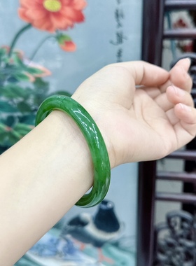 天然和田玉碧玉手镯胖圆条辣阳绿