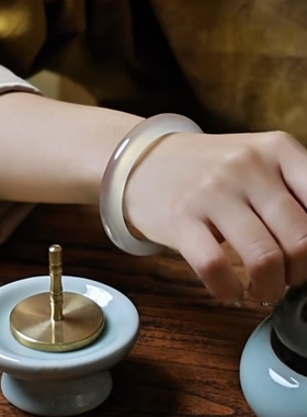 1A719 天然玛瑙手镯女款香槟金玉镯高冰透白冰种玉髓正装荔枝马料