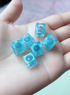玲珑骰子天然海蓝宝镂空男女吊坠
