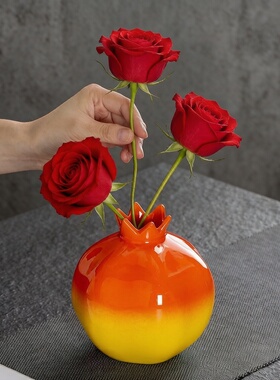 简约红陶瓷石榴造型花瓶
