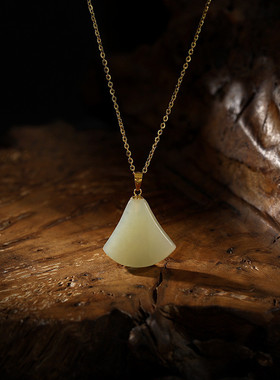 18K金扣头裙摆吊坠项链和田玉简