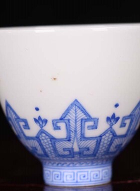 清雍正珐琅彩蓝料图案花纹酒杯茶杯
