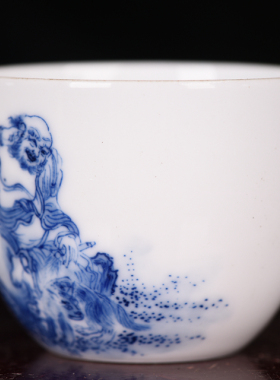 清康熙青花神兽罗汉纹居和堂制款酒杯茶杯