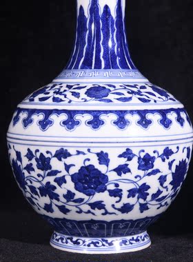 大清乾隆年制缠枝花纹玉堂春赏瓶