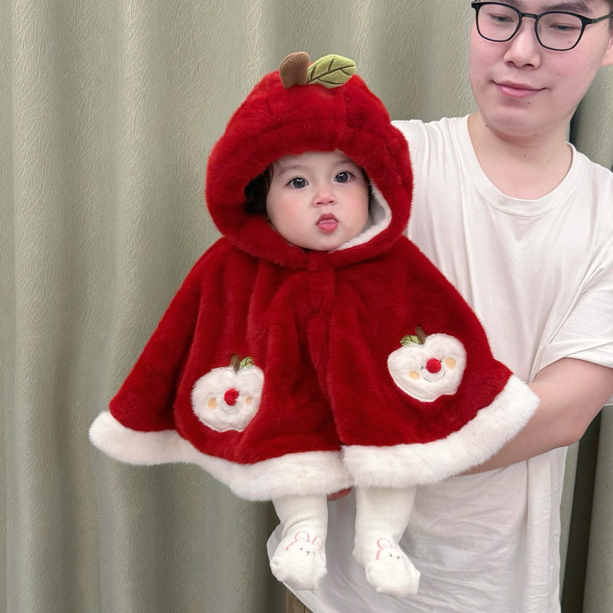 拉果拉2025新款女宝宝秋冬红色苹果毛绒斗篷防风保暖连帽喜庆披肩,淘宝优惠券,粉丝福利购,淘宝优惠卷