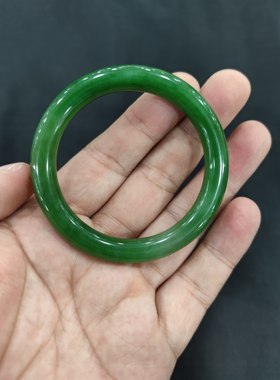 和田碧玉手镯冰底菠菜绿白加绿圆条手镯无裂质地细腻53圈口