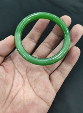 和田碧玉手镯冰底辣绿粉绿双色圆条手镯无裂质地细腻圆润55圈口