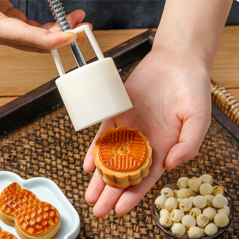广式传统口味月饼模具莲蓉五仁蛋黄豆沙磨具中式糕点心手压式烘焙 - 图1