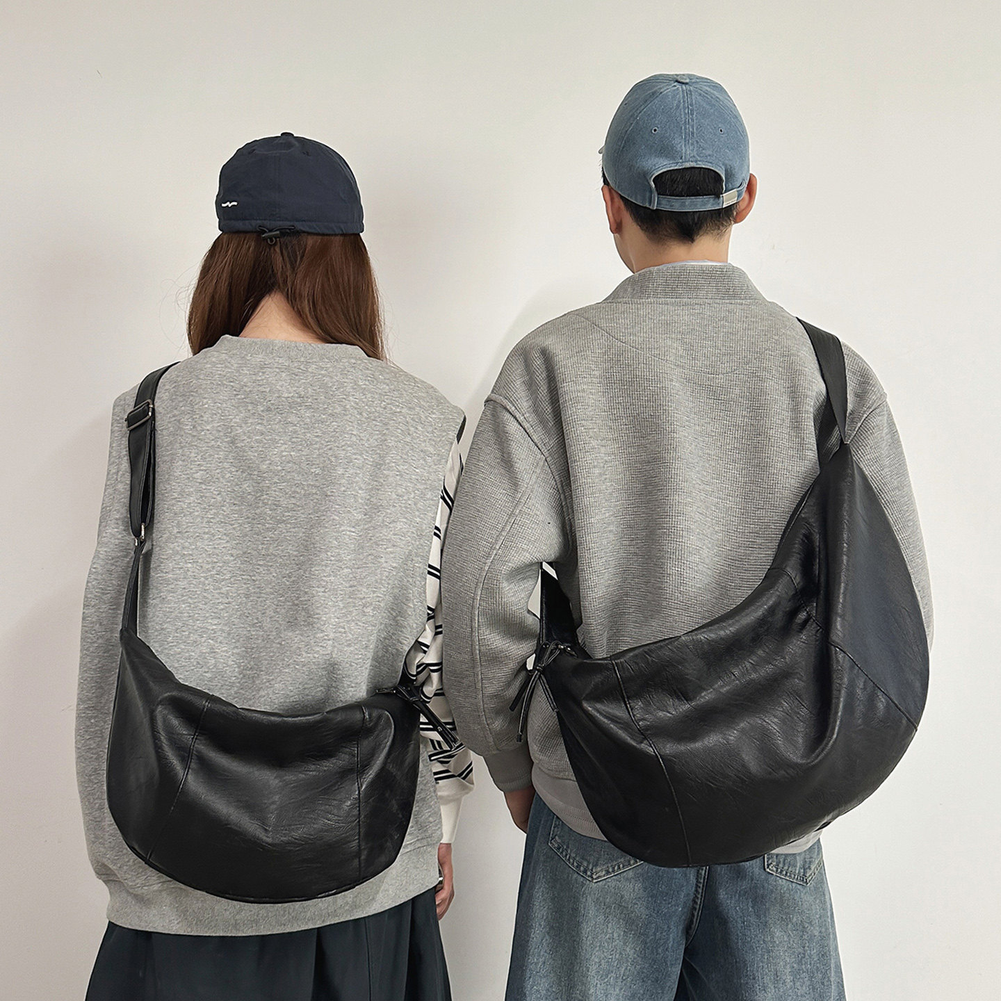 男士黑色PU皮饺子包情侣款大容量休闲通勤百搭街头复古单肩斜挎包,淘宝优惠券,粉丝福利购,淘宝优惠卷