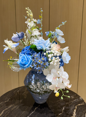 wo+蓝色系手感保湿花束餐桌摆放