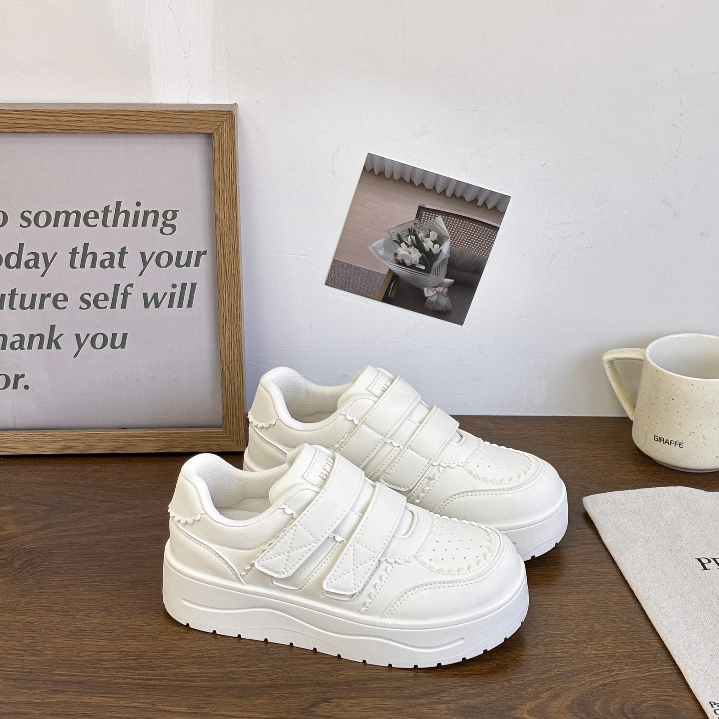 魔术贴圆头厚底通勤板鞋女2026春季新款学生休闲增高小白鞋,淘宝优惠券,粉丝福利购,淘宝优惠卷