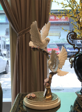 彩绘茱莉安陶瓷法式桌面配铜飞鸽